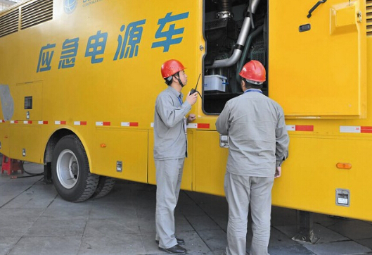 加乐镇如何清理被灰尘覆盖的机油散热器？